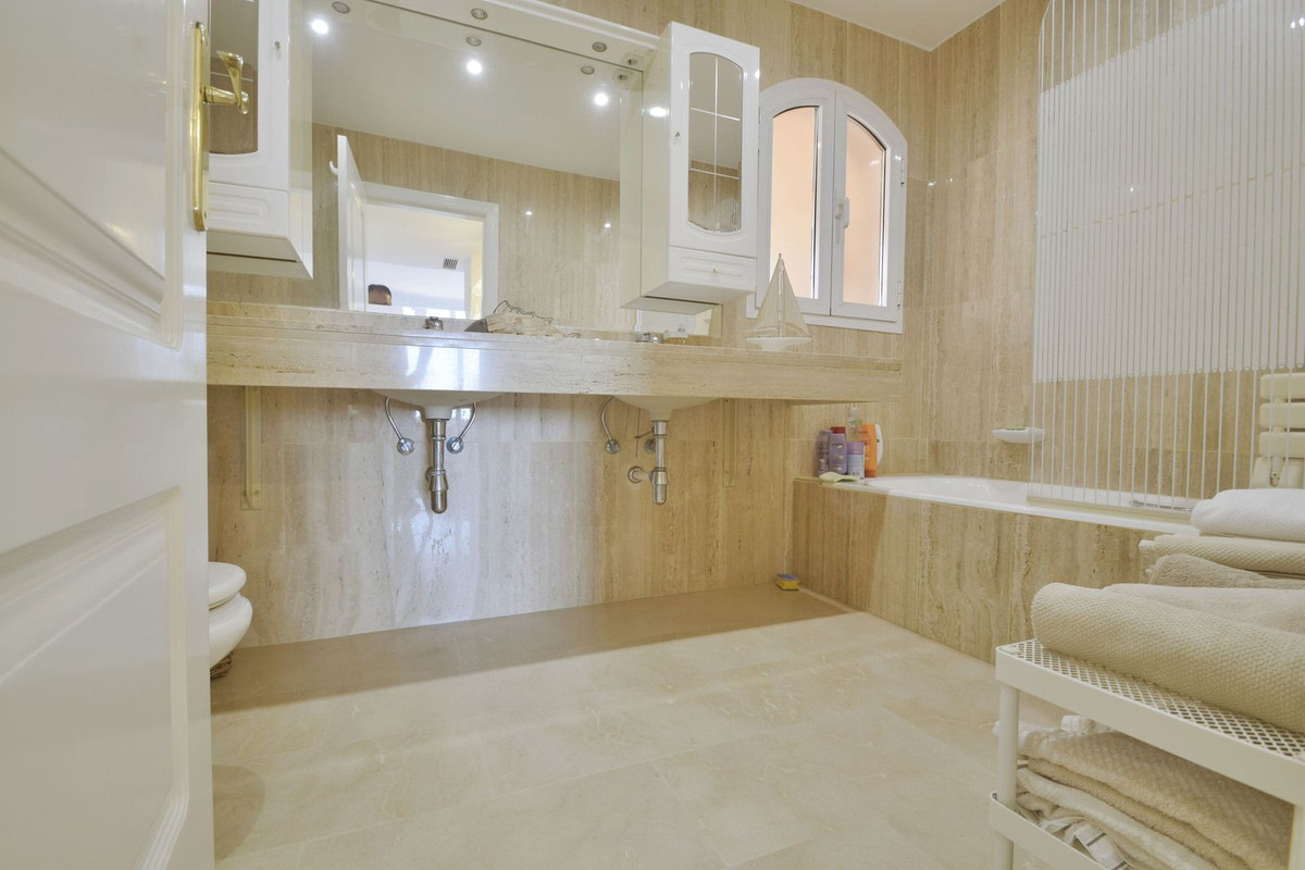 Se vende Apartamento Planta Baja de 2 dormitorios en Costa Del Sol, Málaga, España