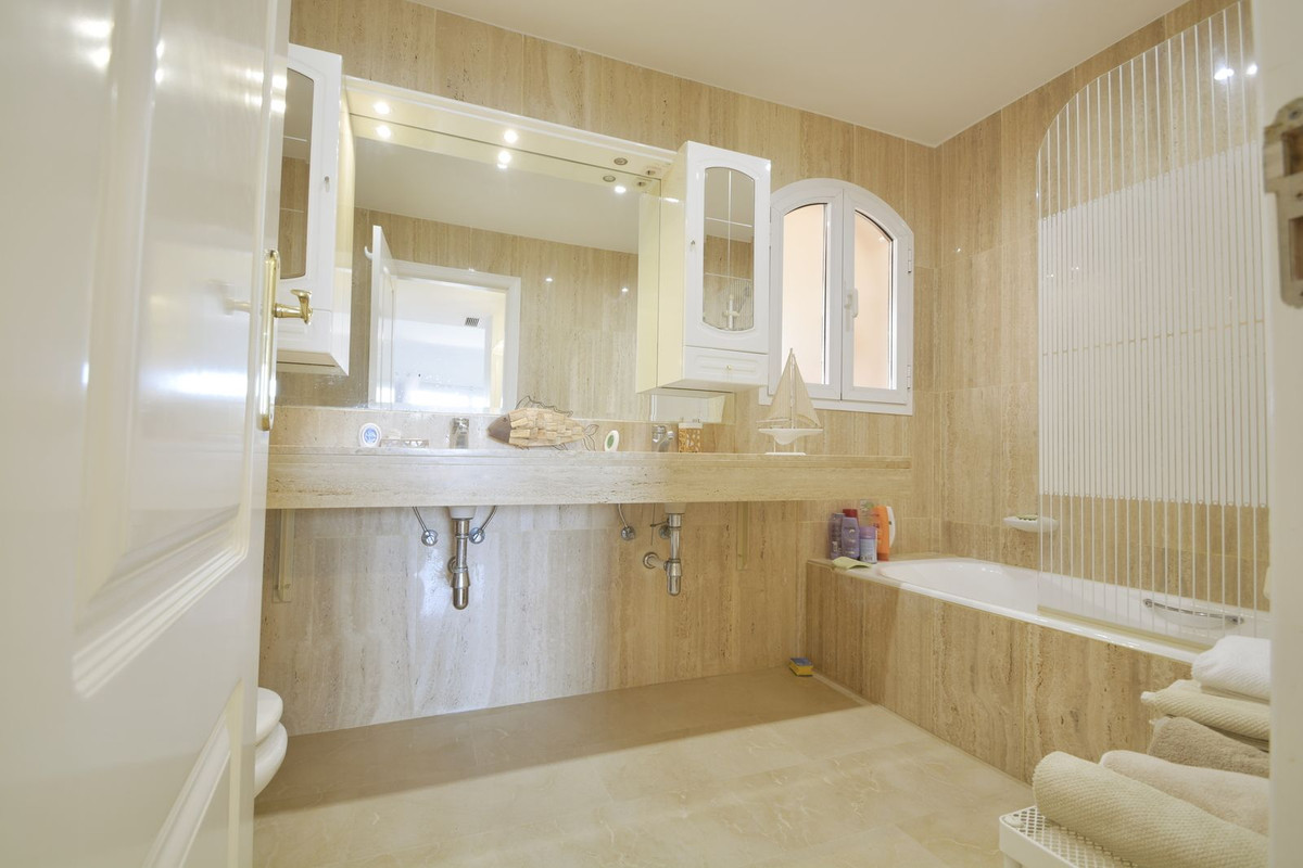 Se vende Apartamento Planta Baja de 2 dormitorios en Costa Del Sol, Málaga, España