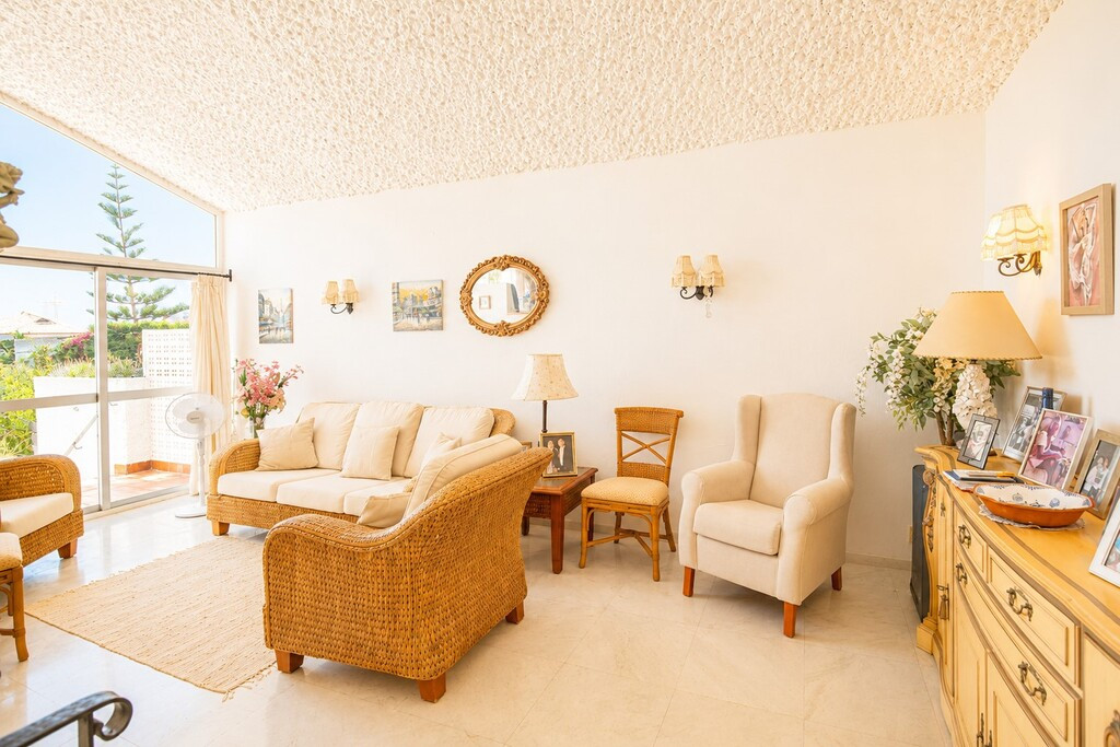 2 Bed Townhouse for sale in Estepona Costa Del Sol, Málaga, Spain