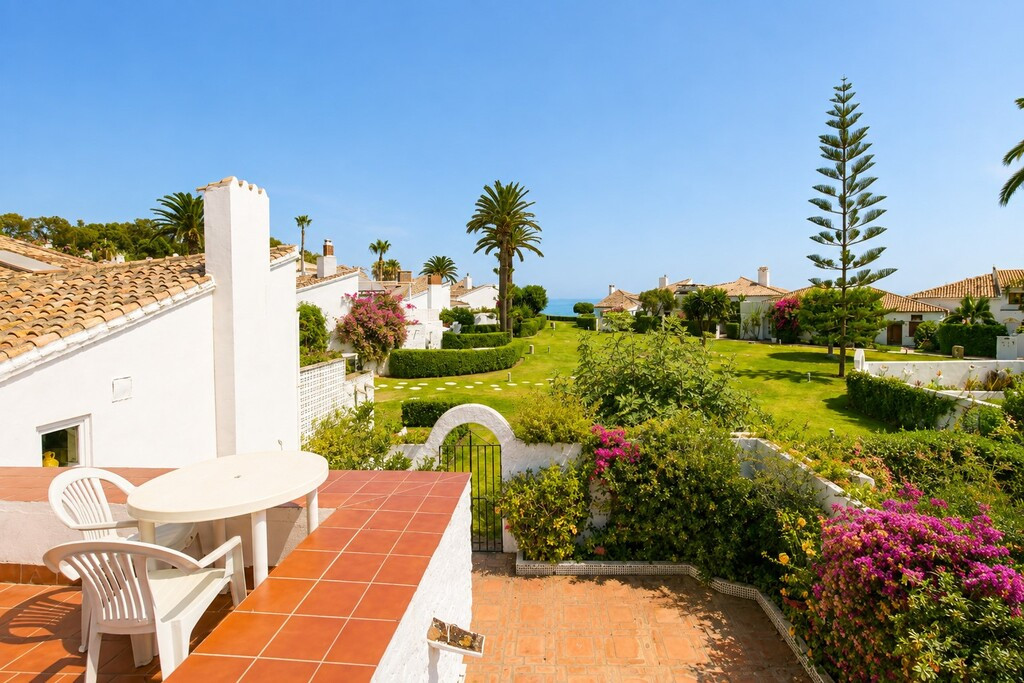 2 Bed Townhouse for sale in Estepona Costa Del Sol, Málaga, Spain