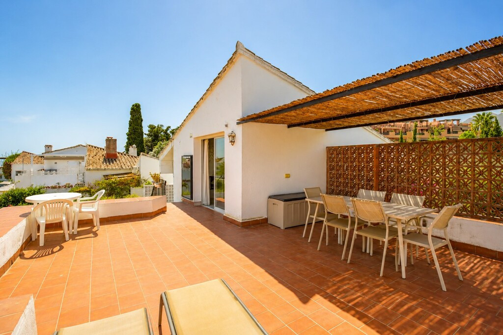 2 Bed Townhouse for sale in Estepona Costa Del Sol, Málaga, Spain