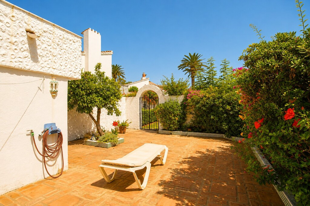 2 Bed Townhouse for sale in Estepona Costa Del Sol, Málaga, Spain