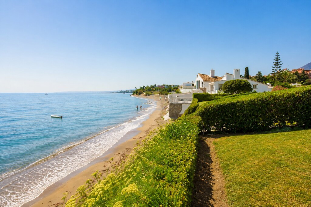 2 Bed Townhouse for sale in Estepona Costa Del Sol, Málaga, Spain