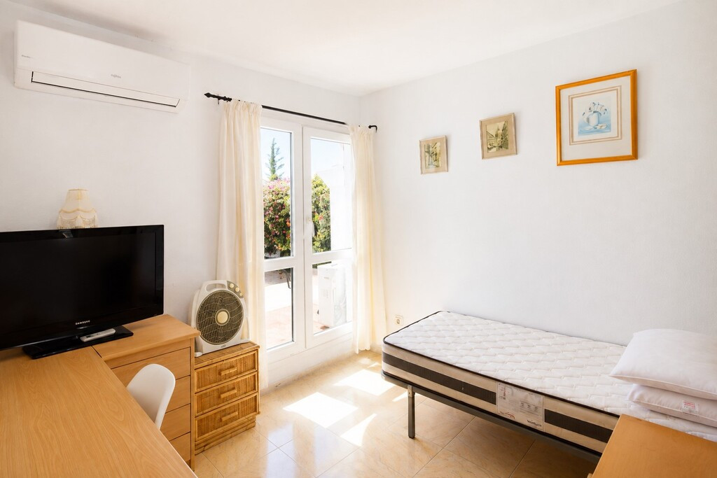 2 Bed Townhouse for sale in Estepona Costa Del Sol, Málaga, Spain