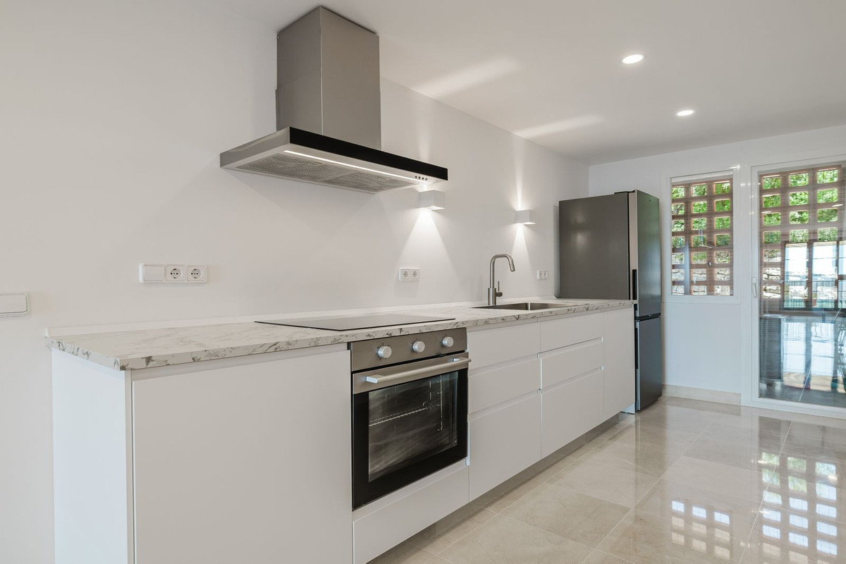 Se vende Apartamento Planta Media de 2 dormitorios en Costa Del Sol, Málaga, España