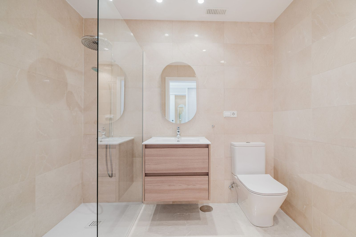 Se vende Apartamento Planta Media de 2 dormitorios en Costa Del Sol, Málaga, España