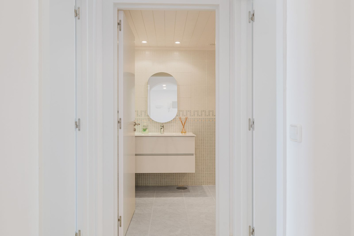 Se vende Apartamento Planta Media de 2 dormitorios en Costa Del Sol, Málaga, España