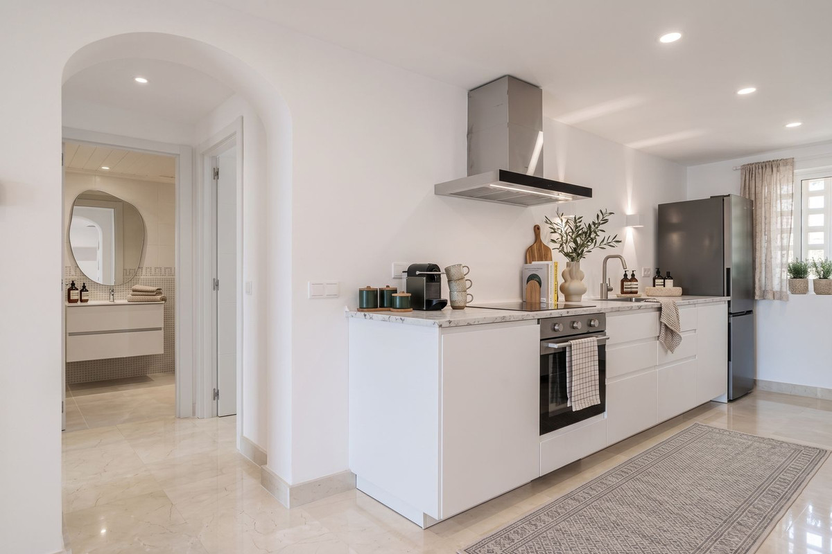 Se vende Apartamento Planta Media de 2 dormitorios en Costa Del Sol, Málaga, España