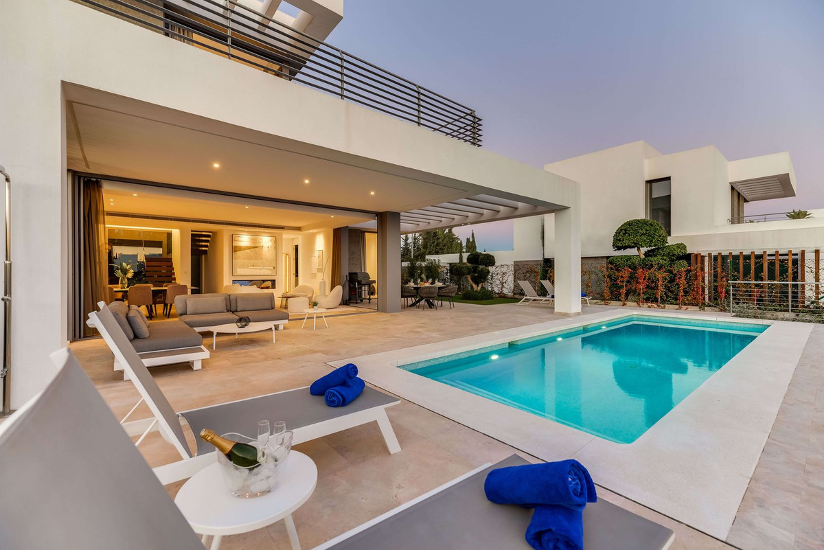 3 Bed Townhouse for sale in Cancelada Costa Del Sol, Málaga, Spain
