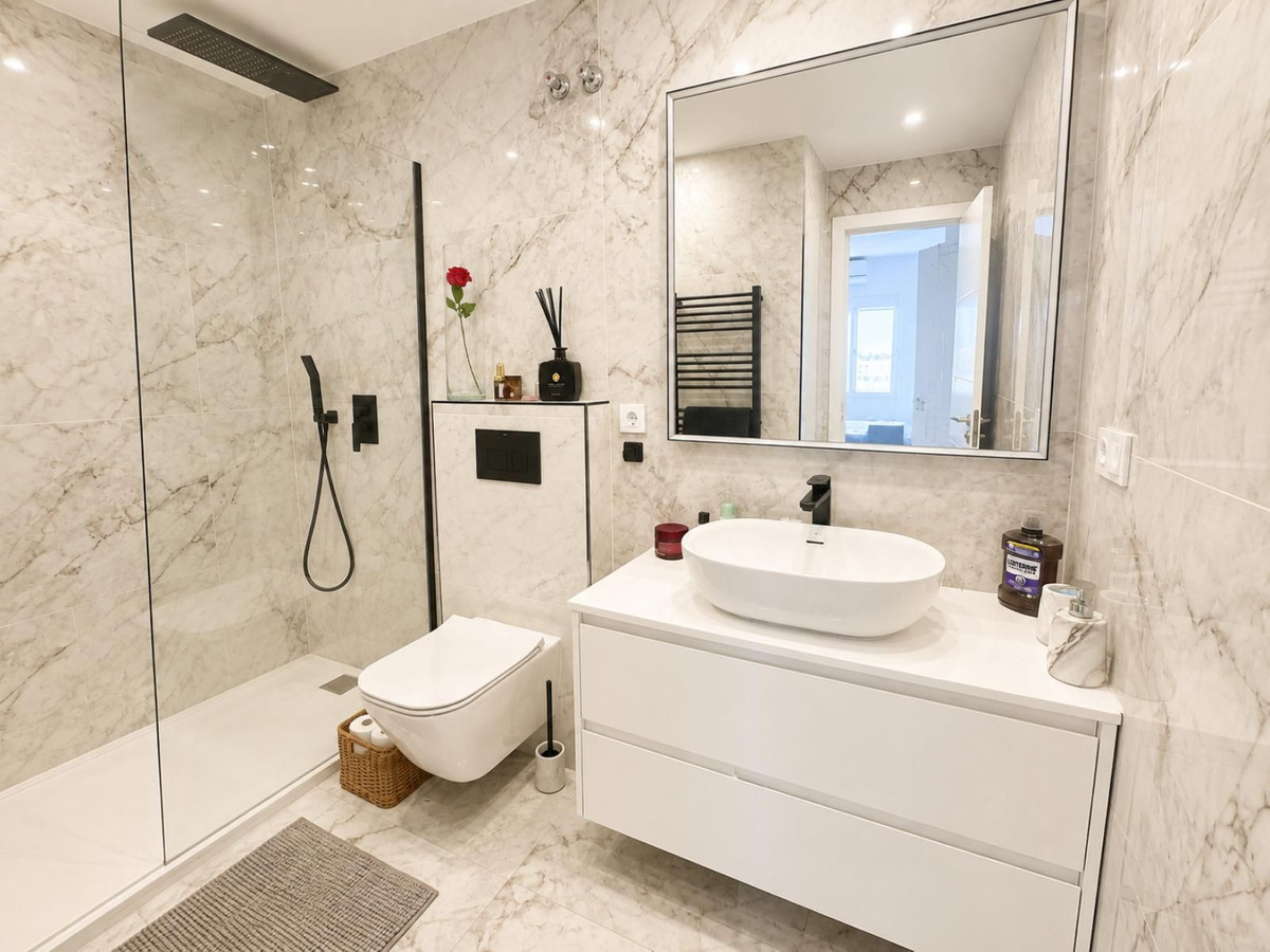 Se vende Apartamento Planta Media de 3 dormitorios en Costa Del Sol, Málaga, España