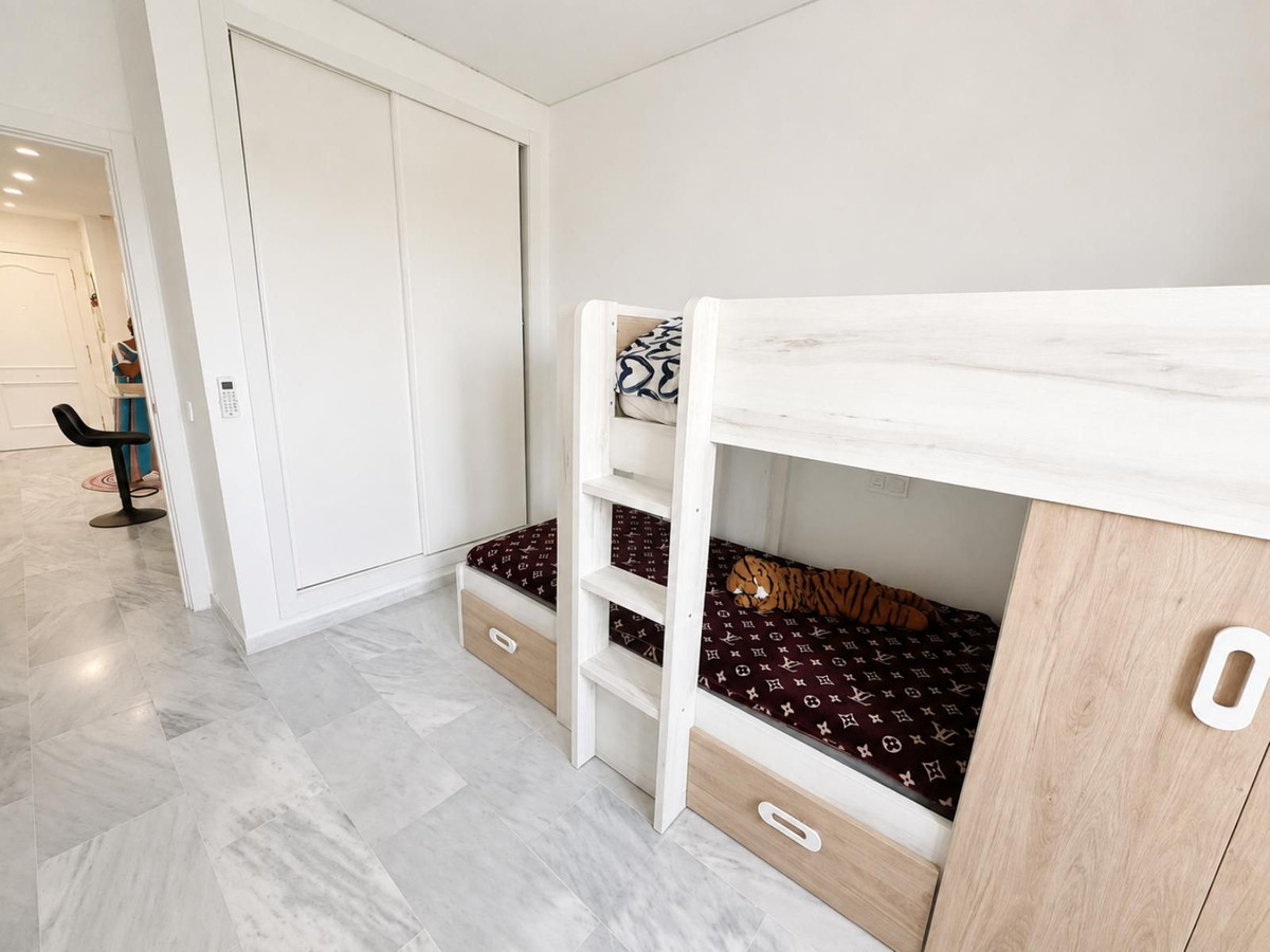 Se vende Apartamento Planta Media de 3 dormitorios en Costa Del Sol, Málaga, España