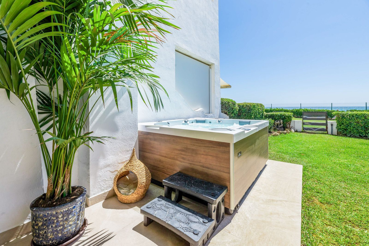 4 Bed Townhouse for sale in Las Chapas Costa Del Sol, Málaga, Spain
