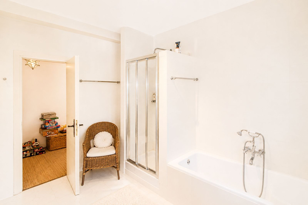 4 Bed Townhouse for sale in La Quinta Costa Del Sol, Málaga, Spain