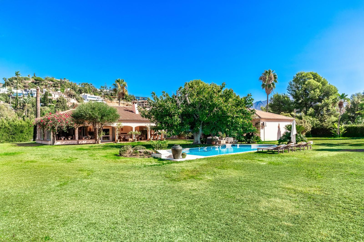 4 Bed Townhouse for sale in La Quinta Costa Del Sol, Málaga, Spain
