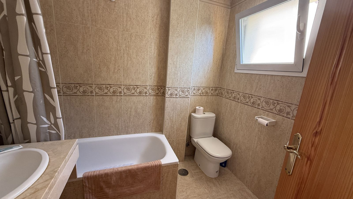 Se vende Villa - Chalet de 4 dormitorios en Costa Del Sol, Málaga, España