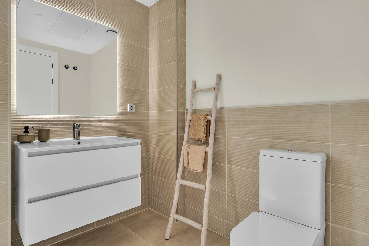 Se vende Apartamento en Planta Última de 2 dormitorios en Costa Del Sol, Málaga, España