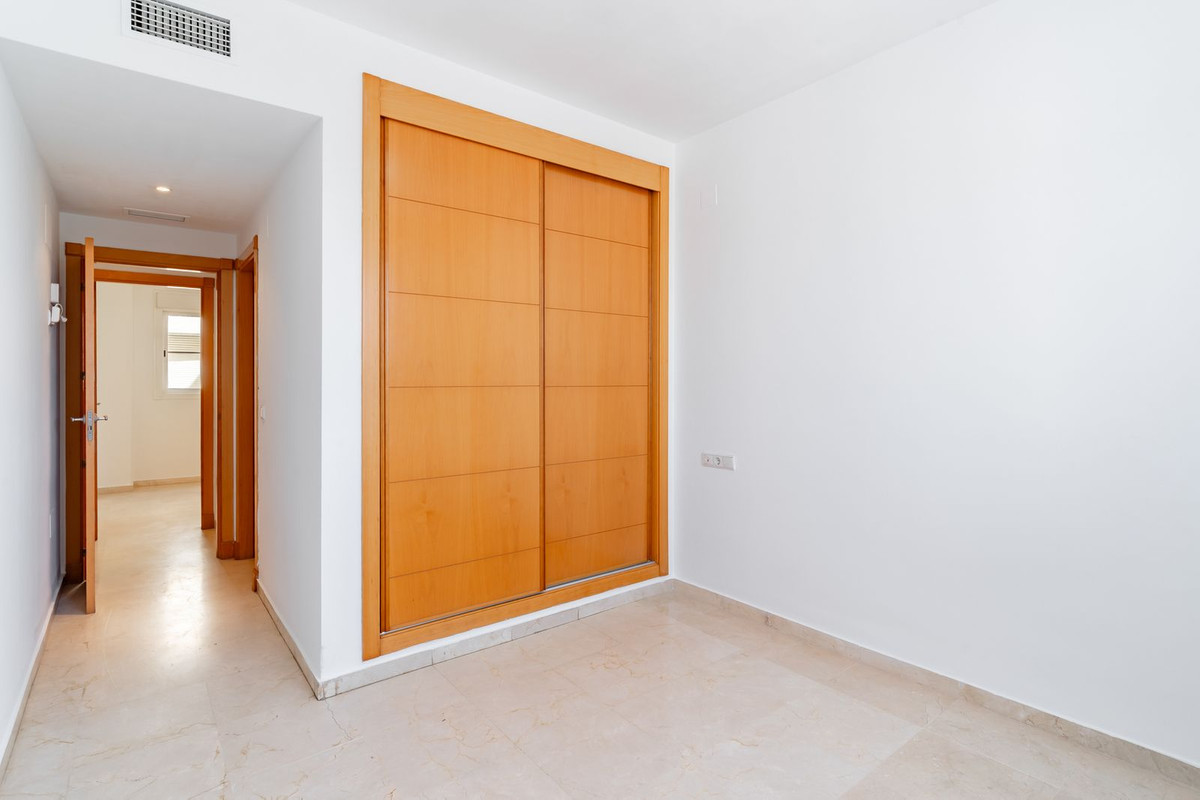 Se vende Apartamento Planta Media de 2 dormitorios en Costa Del Sol, Málaga, España