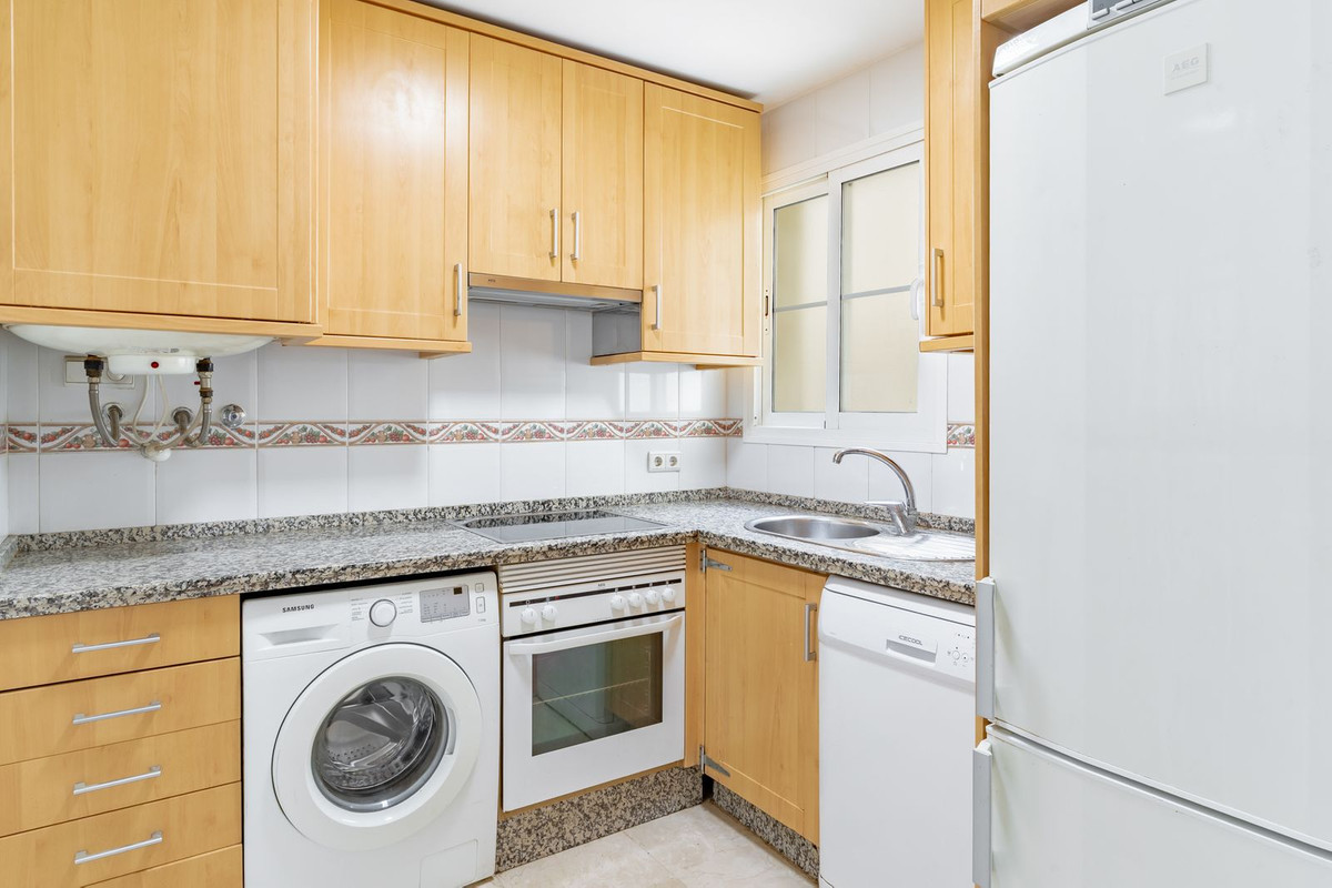 Se vende Apartamento Planta Media de 2 dormitorios en Costa Del Sol, Málaga, España
