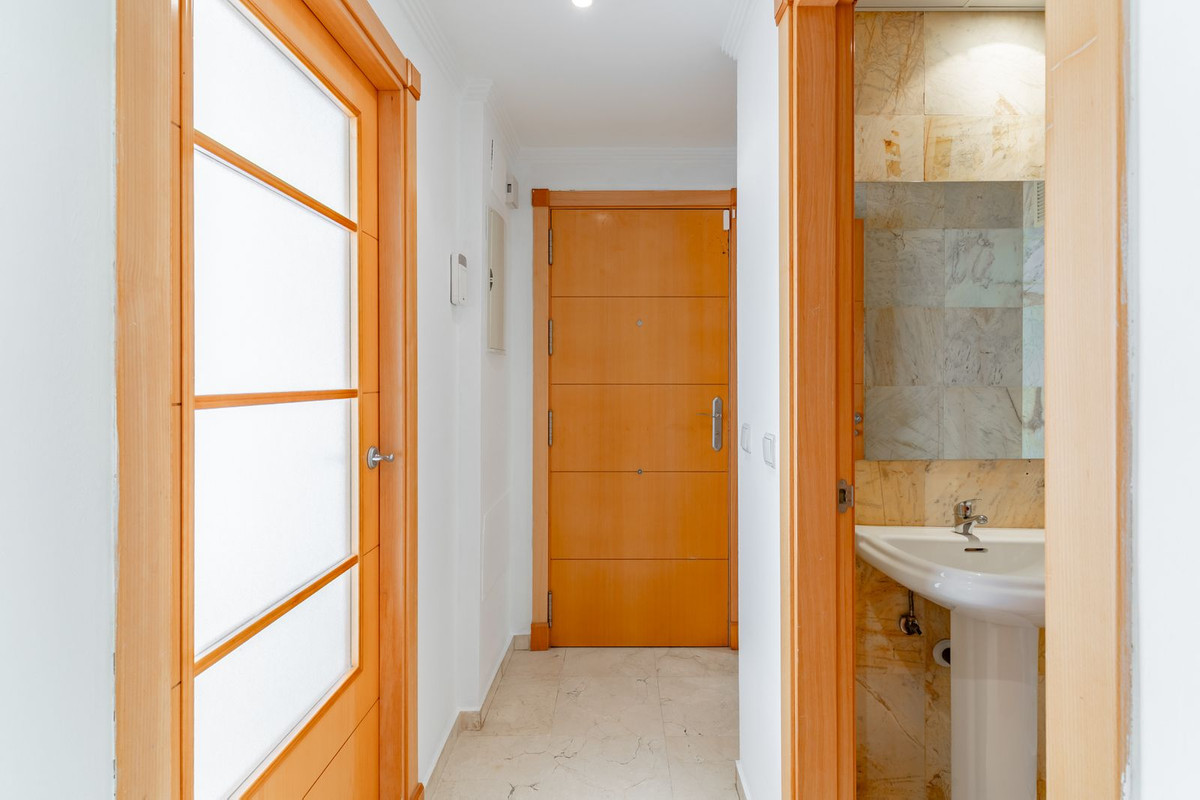 Se vende Apartamento Planta Media de 2 dormitorios en Costa Del Sol, Málaga, España