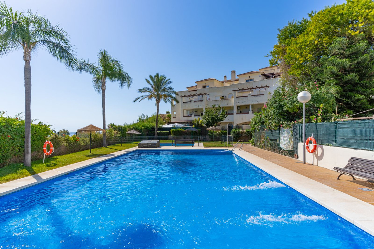 Se vende Apartamento Planta Media de 2 dormitorios en Costa Del Sol, Málaga, España