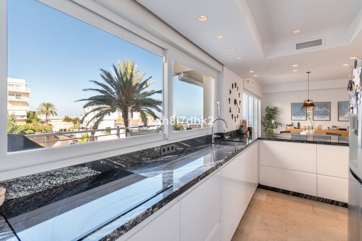 Se vende Apartamento Planta Media de 3 dormitorios en Costa Del Sol, Málaga, España
