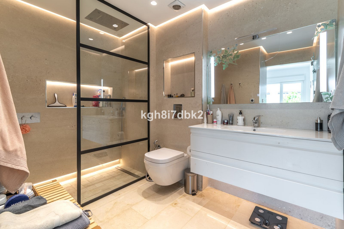 Se vende Apartamento Planta Media de 3 dormitorios en Costa Del Sol, Málaga, España