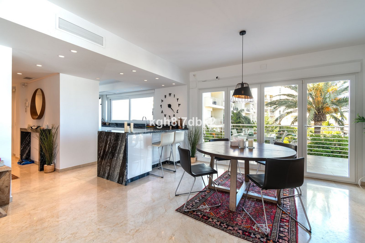 Se vende Apartamento Planta Media de 3 dormitorios en Costa Del Sol, Málaga, España