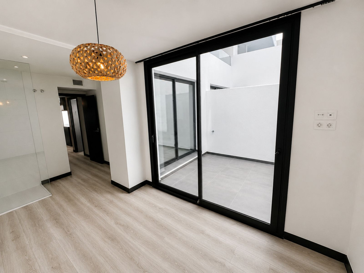 Se vende Apartamento Planta Baja de 3 dormitorios en Costa Del Sol, Málaga, España