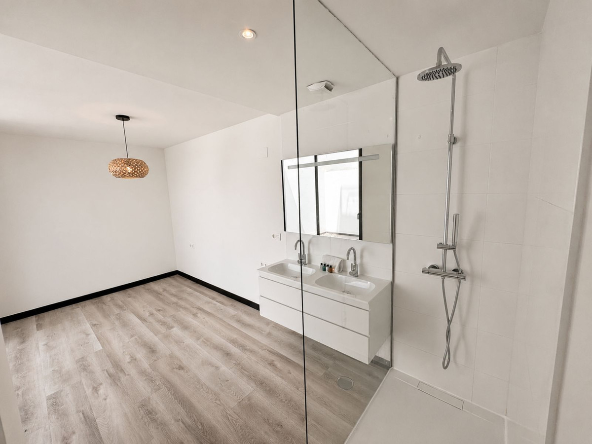 Se vende Apartamento Planta Baja de 3 dormitorios en Costa Del Sol, Málaga, España