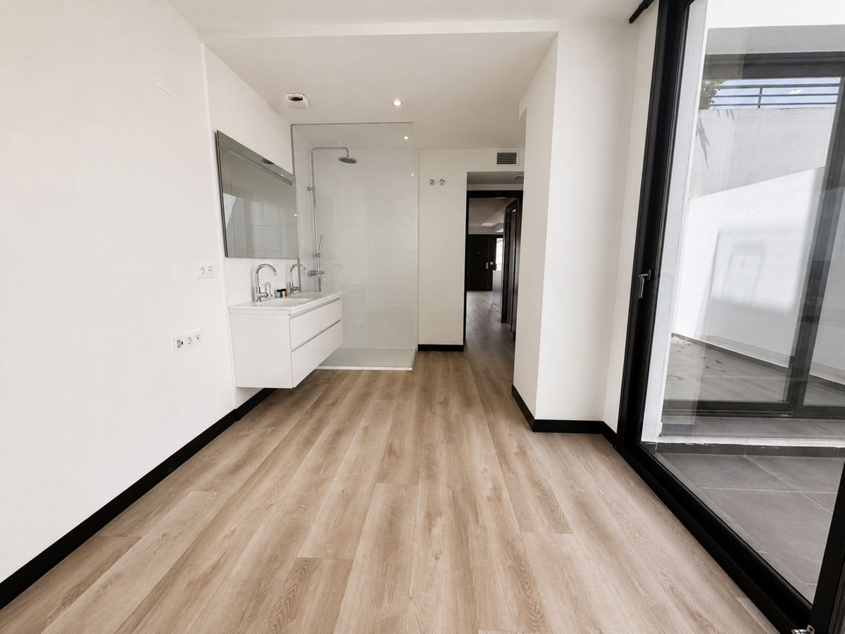 Se vende Apartamento Planta Baja de 3 dormitorios en Costa Del Sol, Málaga, España