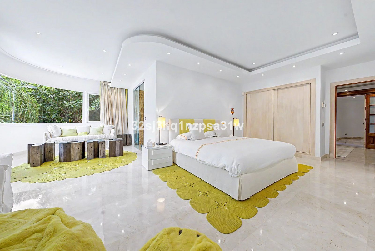 6 Bed Apartment for sale in Puerto Banús Costa Del Sol, Málaga, Spain