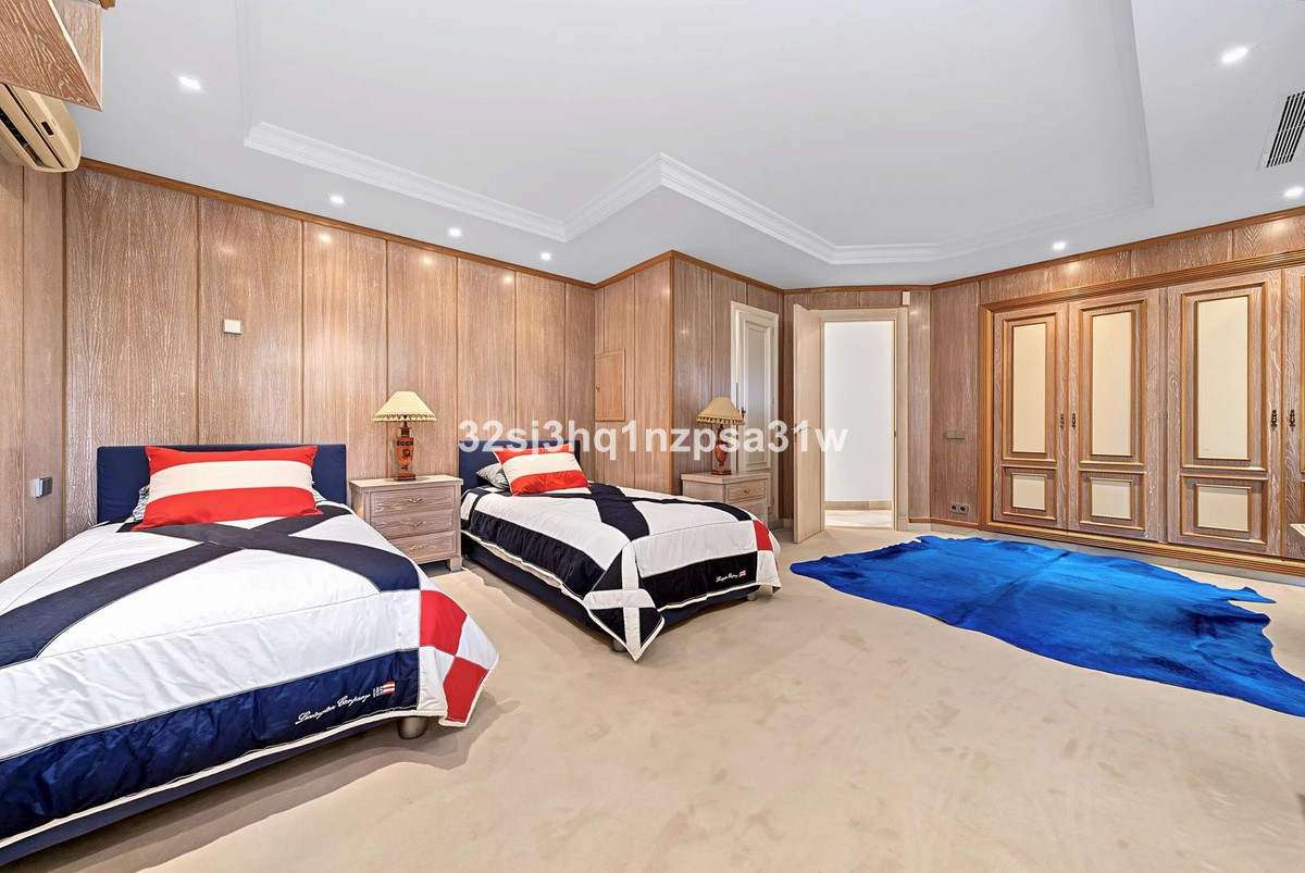 6 Bed Apartment for sale in Puerto Banús Costa Del Sol, Málaga, Spain