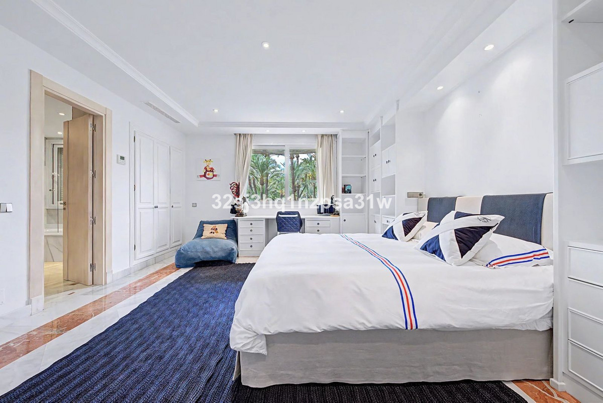 6 Bed Apartment for sale in Puerto Banús Costa Del Sol, Málaga, Spain