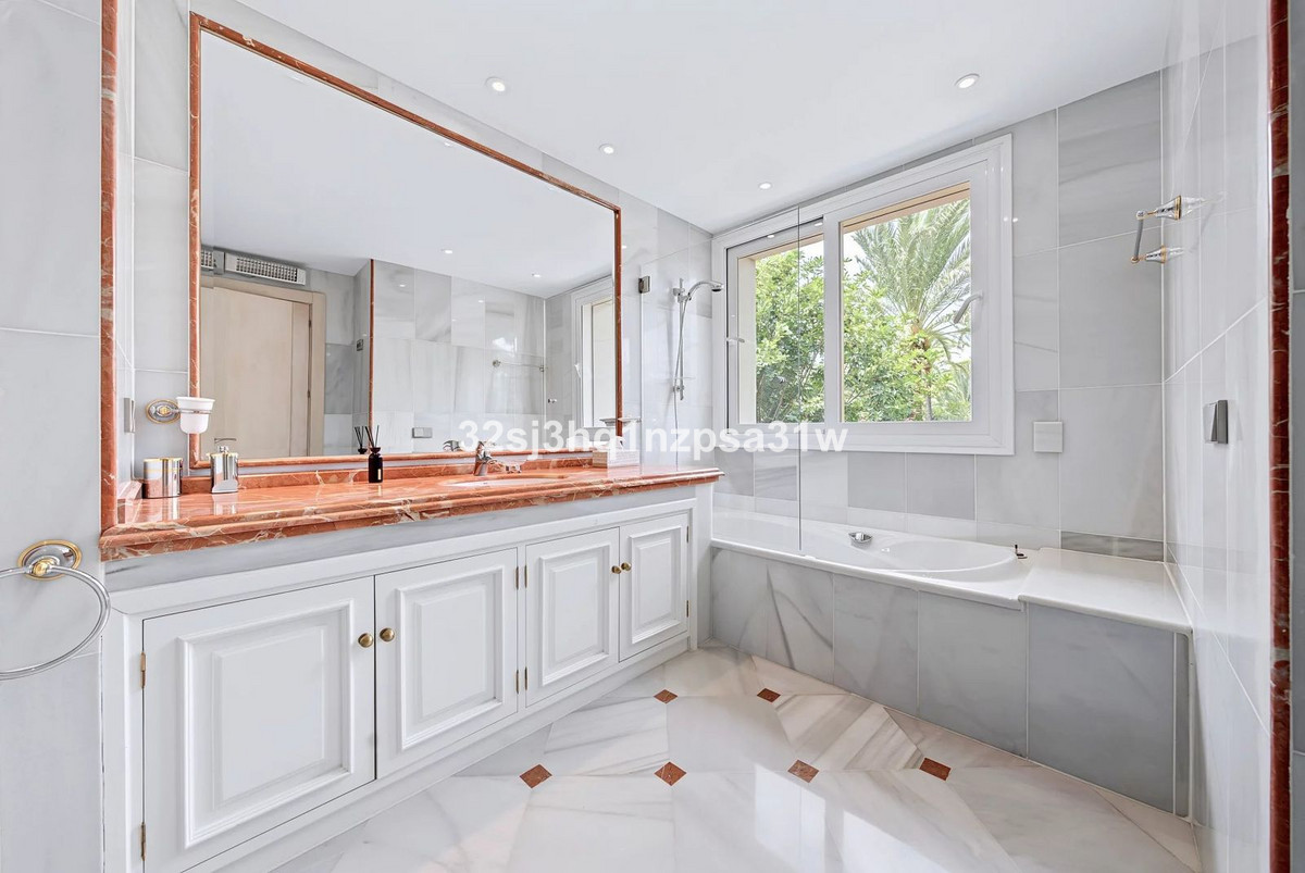 6 Bed Apartment for sale in Puerto Banús Costa Del Sol, Málaga, Spain