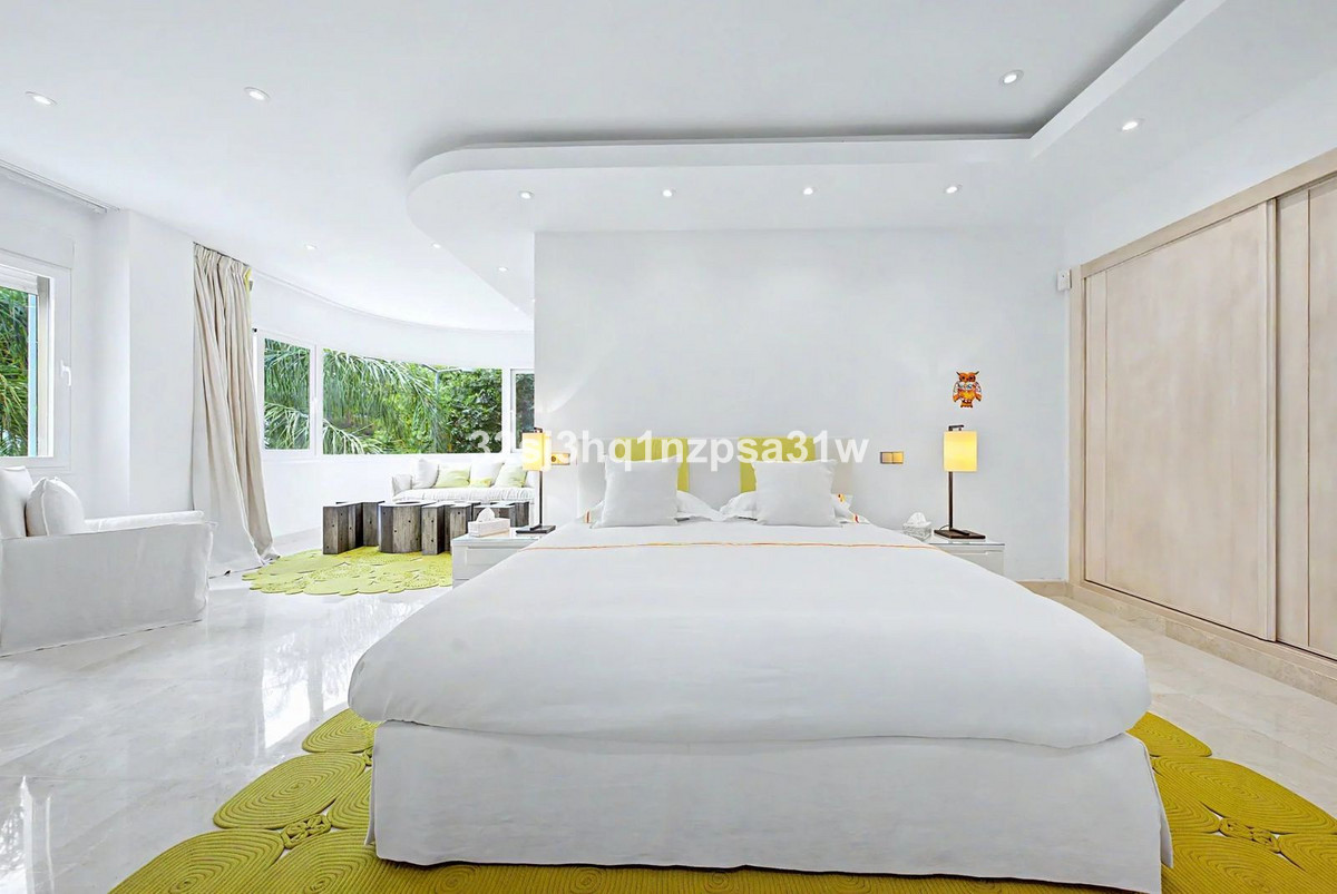 6 Bed Apartment for sale in Puerto Banús Costa Del Sol, Málaga, Spain