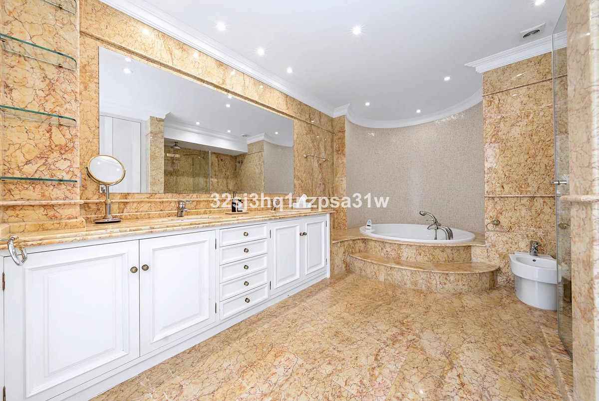 6 Bed Apartment for sale in Puerto Banús Costa Del Sol, Málaga, Spain
