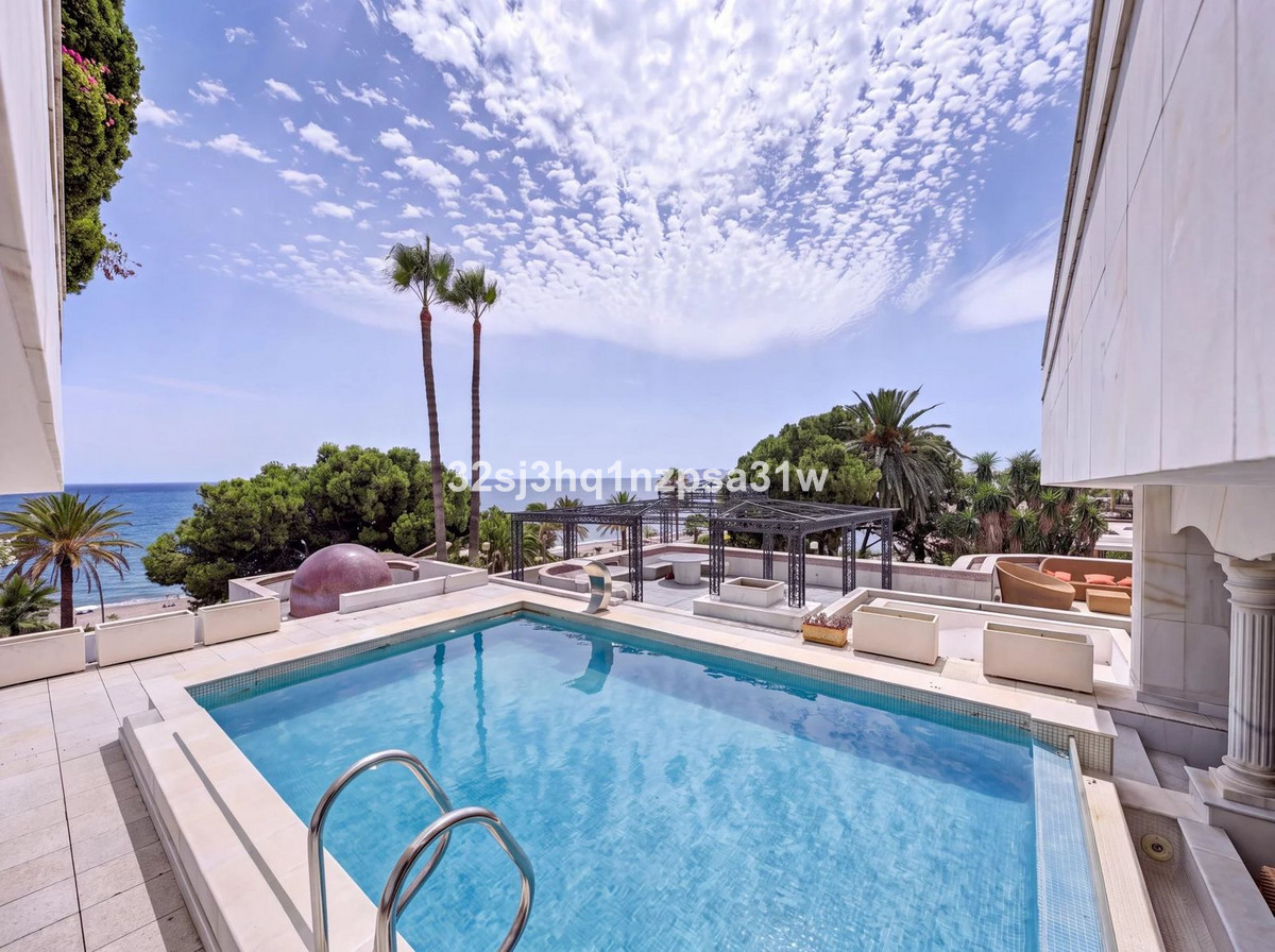 6 Bed Apartment for sale in Puerto Banús Costa Del Sol, Málaga, Spain