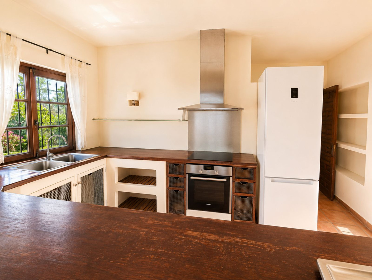 4 Bed Townhouse for sale in Estepona Costa Del Sol, Málaga, Spain