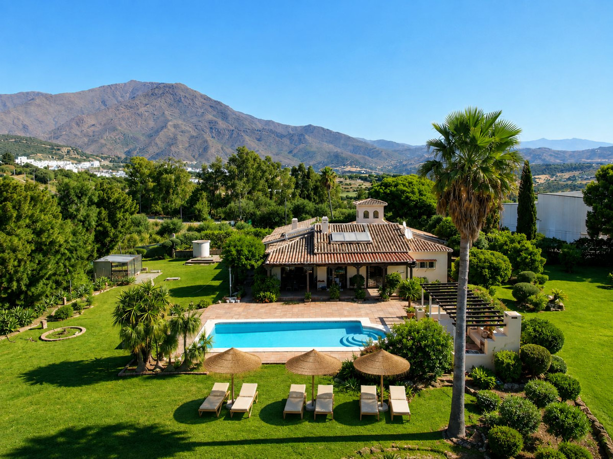 4 Bed Townhouse for sale in Estepona Costa Del Sol, Málaga, Spain