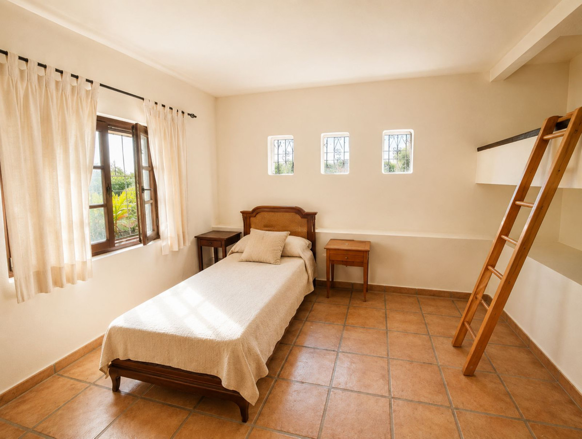 4 Bed Townhouse for sale in Estepona Costa Del Sol, Málaga, Spain