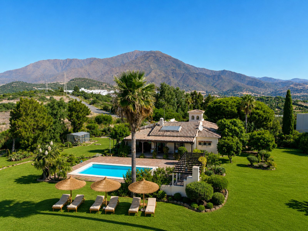 4 Bed Townhouse for sale in Estepona Costa Del Sol, Málaga, Spain