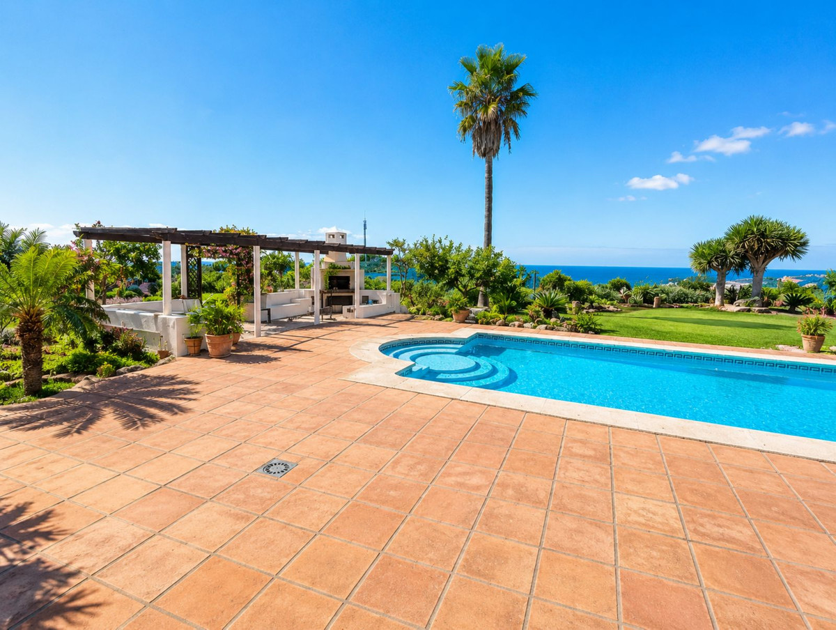 4 Bed Townhouse for sale in Estepona Costa Del Sol, Málaga, Spain