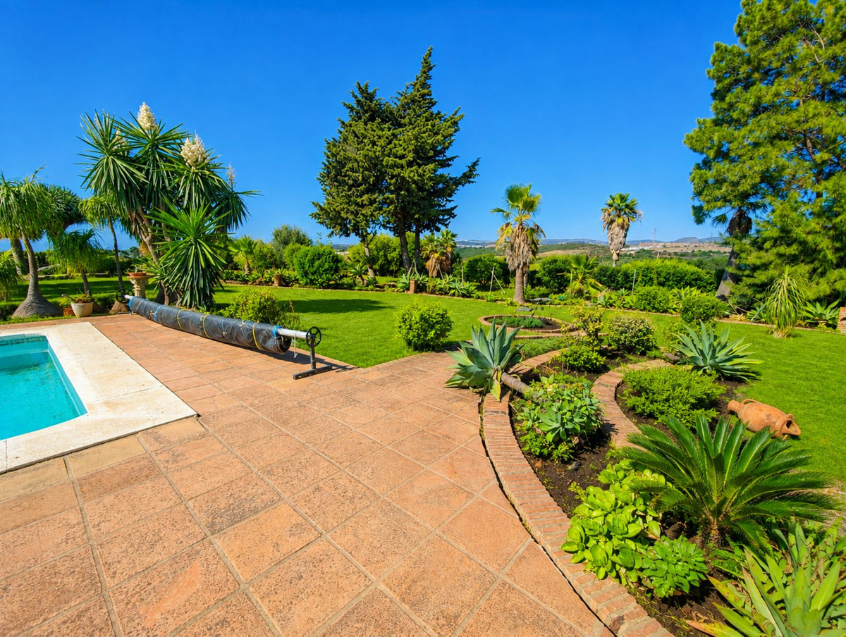 4 Bed Townhouse for sale in Estepona Costa Del Sol, Málaga, Spain