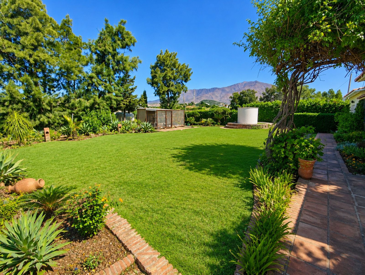 4 Bed Townhouse for sale in Estepona Costa Del Sol, Málaga, Spain