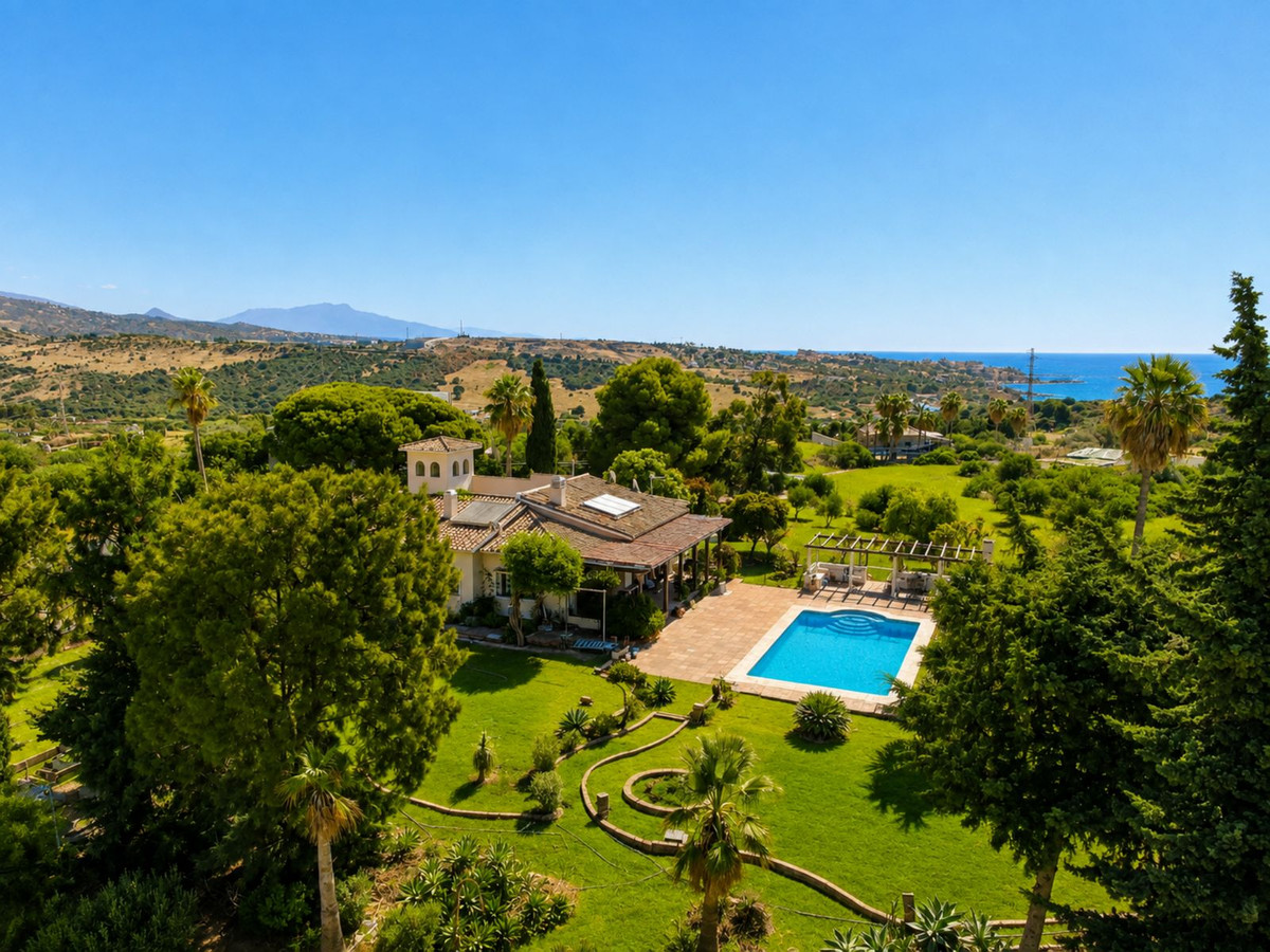 4 Bed Townhouse for sale in Estepona Costa Del Sol, Málaga, Spain