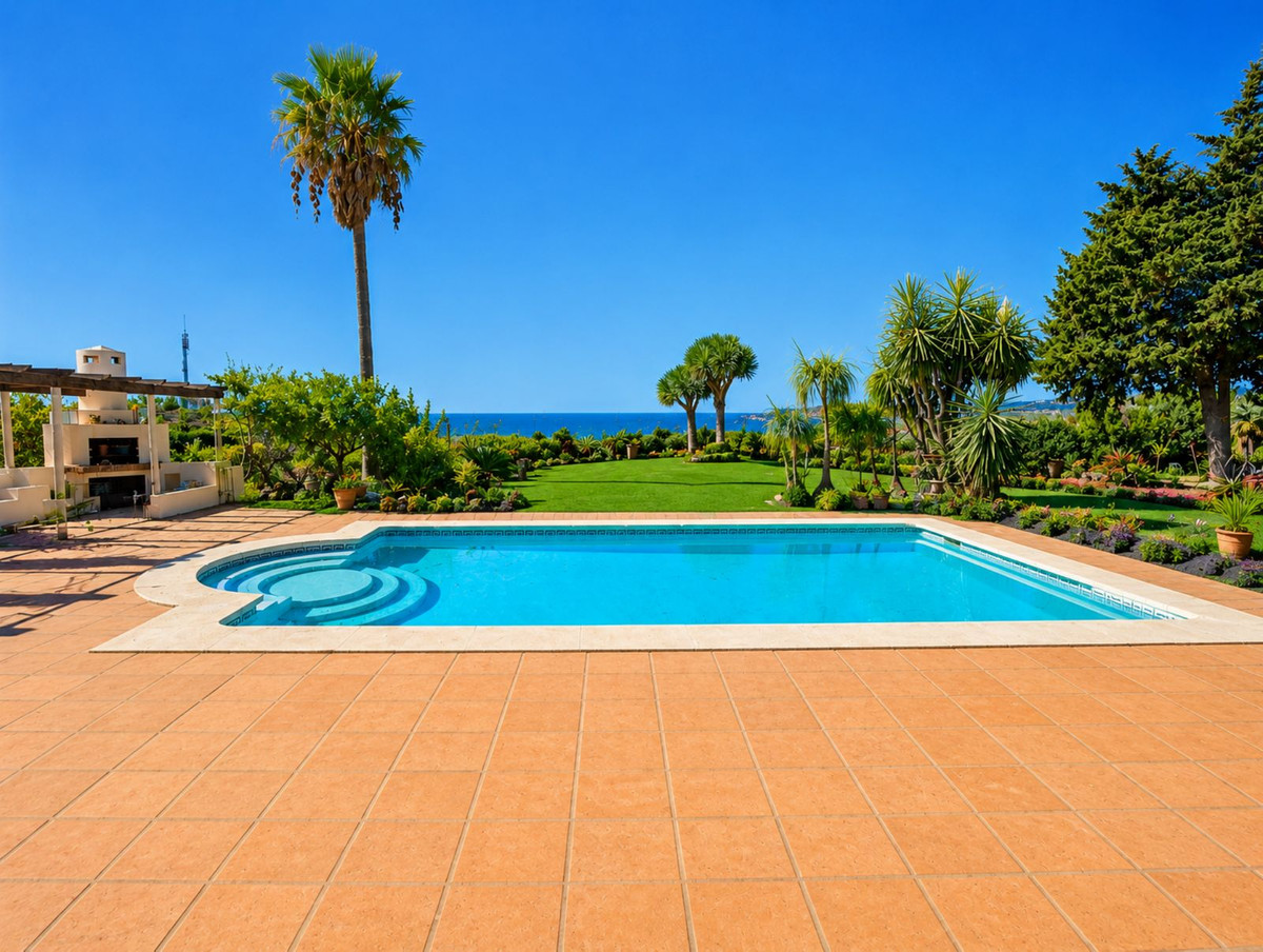 4 Bed Townhouse for sale in Estepona Costa Del Sol, Málaga, Spain