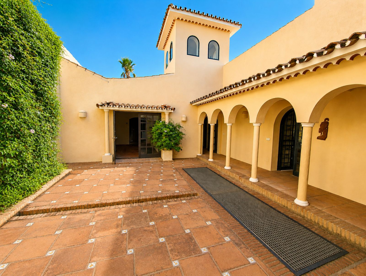 4 Bed Townhouse for sale in Estepona Costa Del Sol, Málaga, Spain