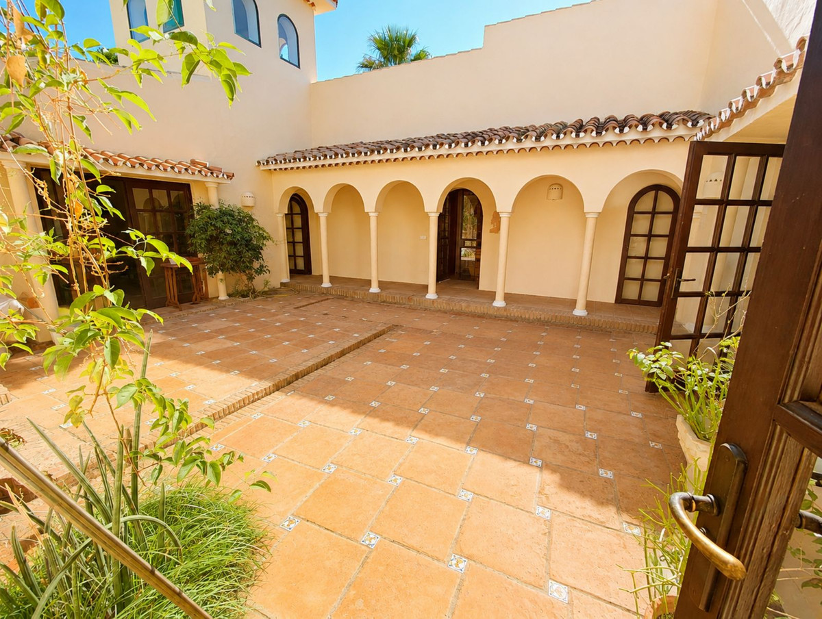 4 Bed Townhouse for sale in Estepona Costa Del Sol, Málaga, Spain