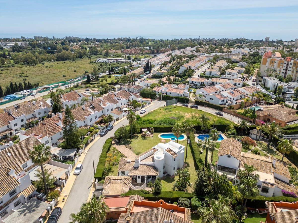 3 Bed Townhouse for sale in Estepona Costa Del Sol, Málaga, Spain
