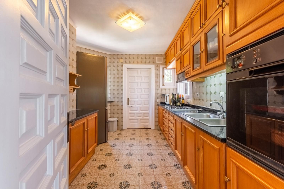 3 Bed Townhouse for sale in Estepona Costa Del Sol, Málaga, Spain
